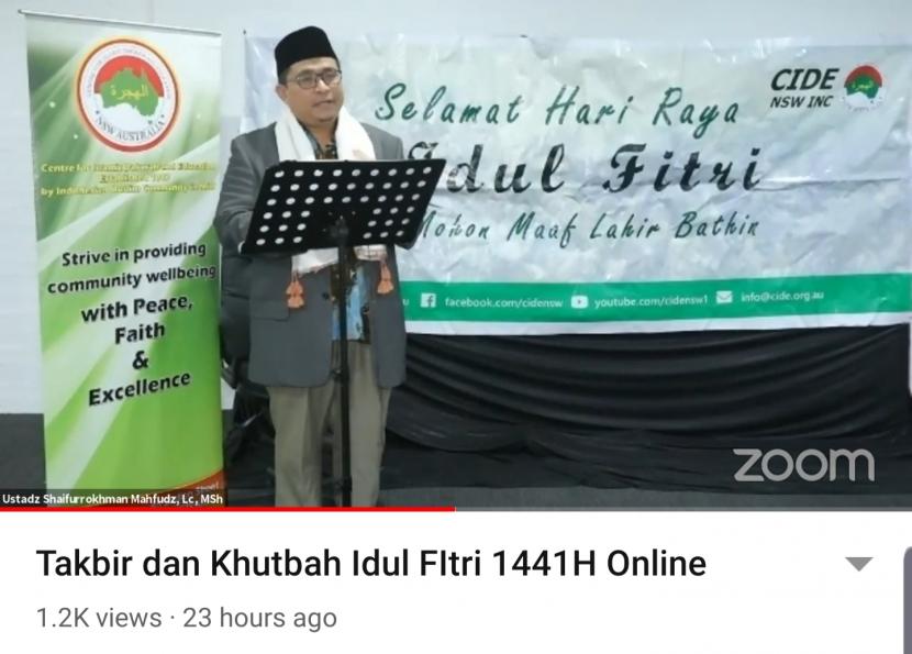 Ustadz Shaifurrokhman Mahfudz menyampaikan khutbah Idul Fitri di CIDE Academy,  Sydney Australia, dan disiarkan langsunng (live streaming).