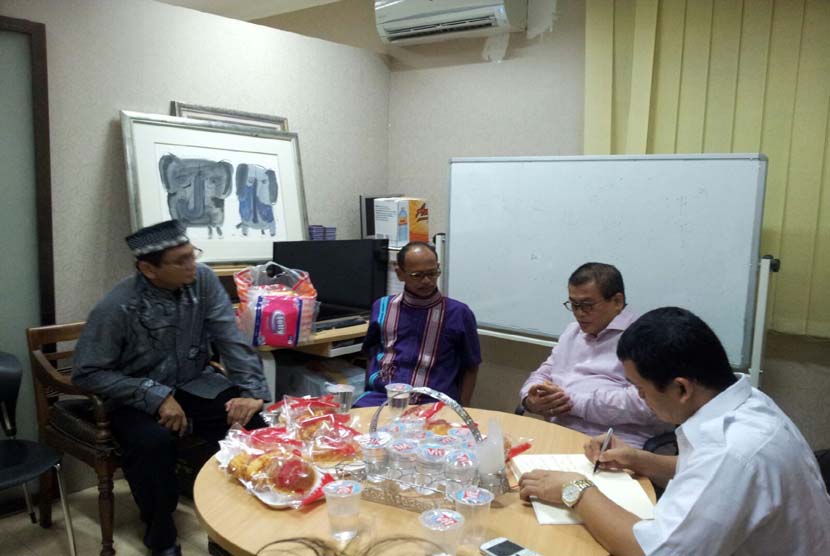 Ustadz Subkhi Al-Bughury mengunjungi kantor Halimun Media Citra (HMC) Jakarta, Penerbit 