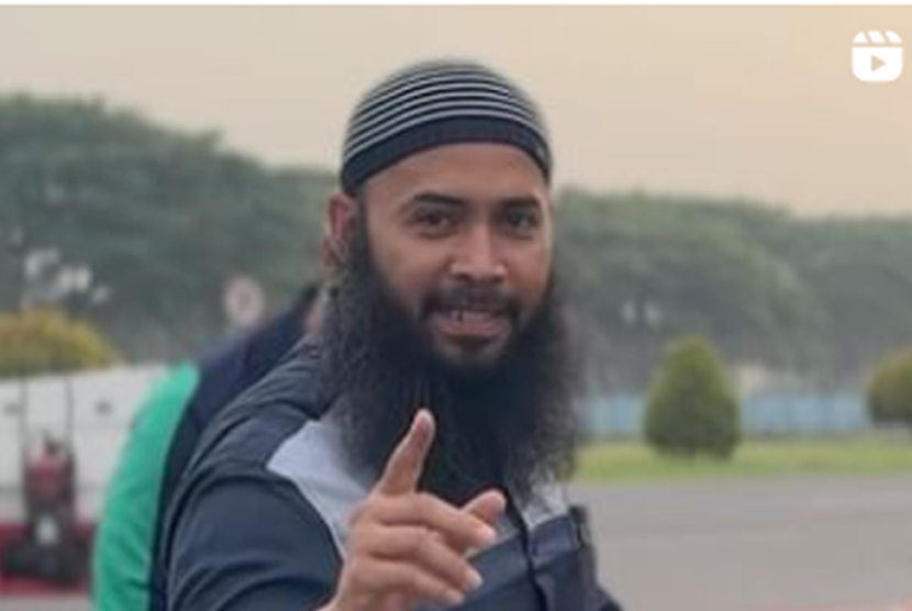 Ustadz Syafiq Riza Basalamah. Pengajian Ustadz Syafiq Basalamah di Surabaya, Kamis (22/2/2024) batal digelar setelah mendapat penolakan dari GP Ansor.