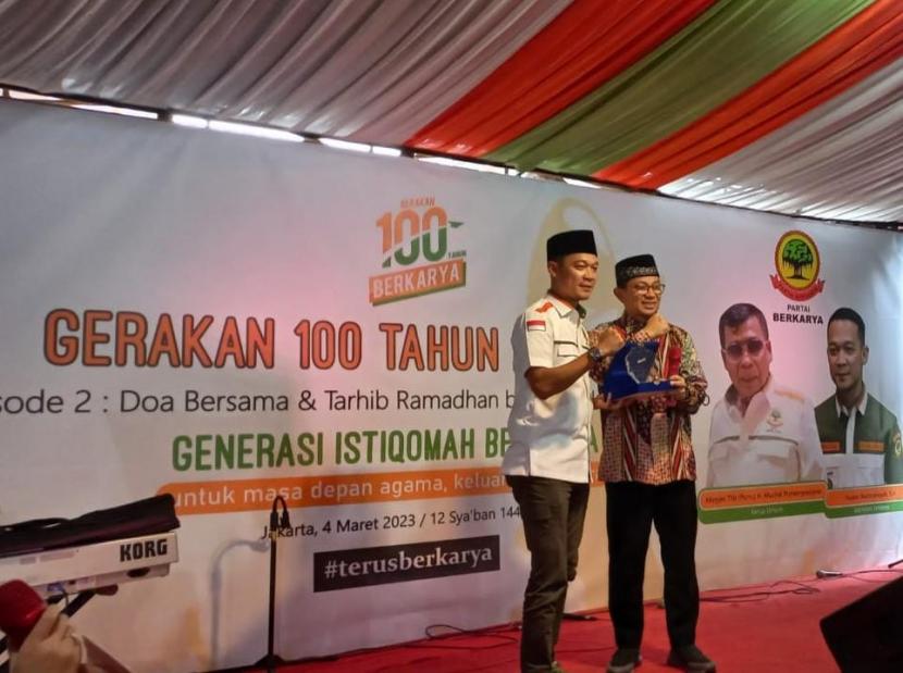 Ustadz Wijayanto bersama Sekjen Berkarya Fauzan Rachmansyah.