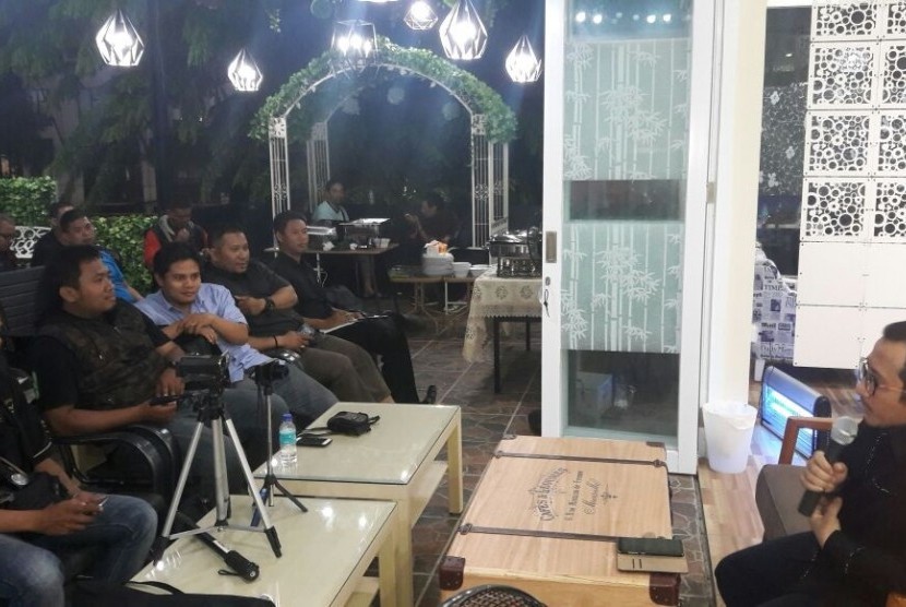 Ustadz Yusuf Mansur menggelar jumpa pers di Jakarta, Rabu (18/10), tentang rencana roadshow untuk menjelaskan perkembangan patungan usaha dan patungan aset yang dijalankannya untuk membangun Hotel Siti di Jakarta.
