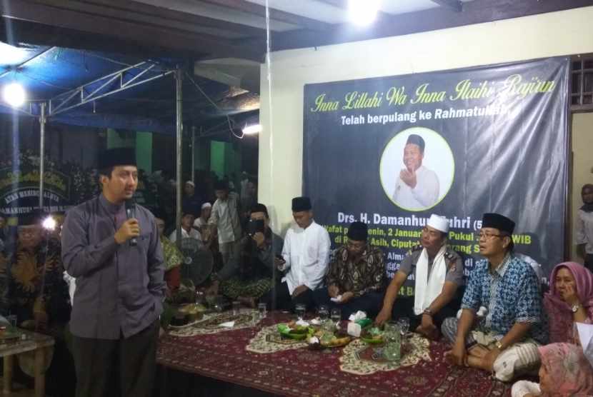 Ustadz Yusuf Mansur mengisi tausiah takziah malam keempat di rumah almarhum Damanhuri Zuhri di Parung, Bogor, Kamis (5/1/2017) malam.