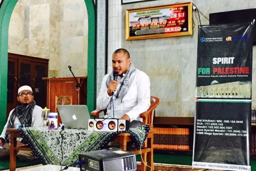  Ustaz Abdillah Onim (Bang Onim) saat mengisi acara “Spirit for Palestina” yang diadakan oleh Majelis Taklim Al Ikhlas Bosowa Bina Insani.