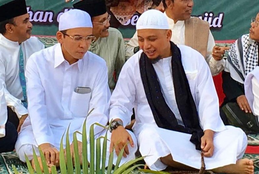 Ustaz Arifin Ilham (kanan) dan Tuan Guru Bajang (Ilustrasi)