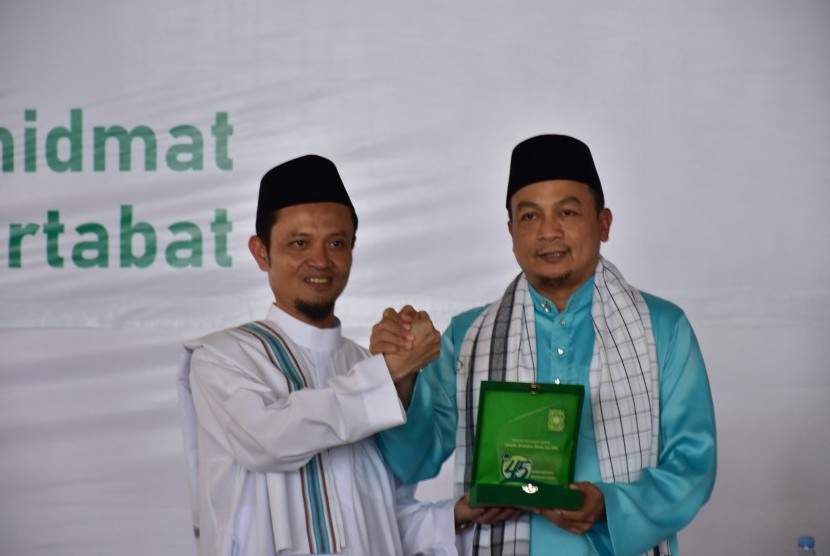 Ustaz Bachtiar Nasir  (kanan) dan Ketua Umum DPP Hidayatullah, Ustaz Nashirul Haq.