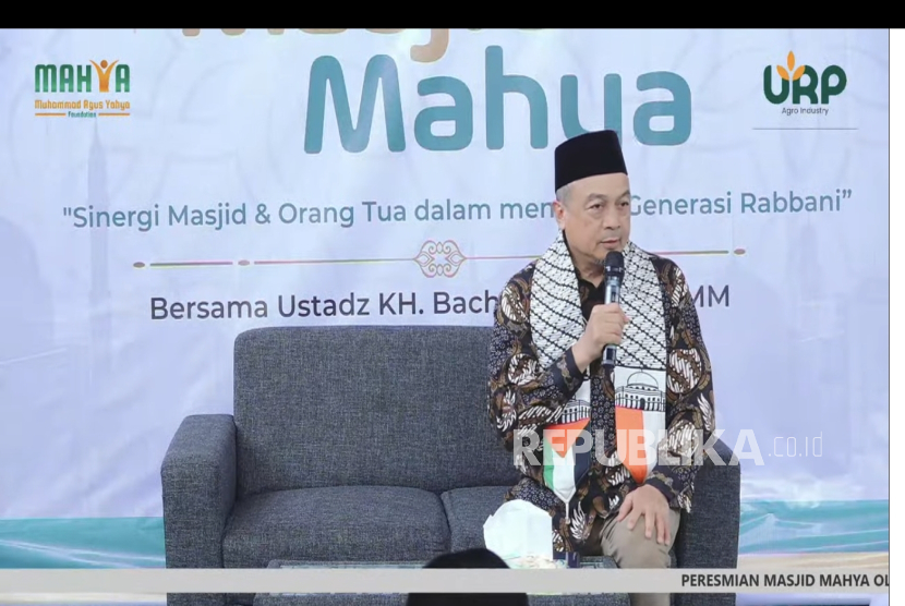 Ustaz Bachtiar Nasir saat mengisi acara Peresmian Masjid Mahya oleh Mahya Foundation di Bangunsari, Ponorogo, Senin (13/1/2025). 