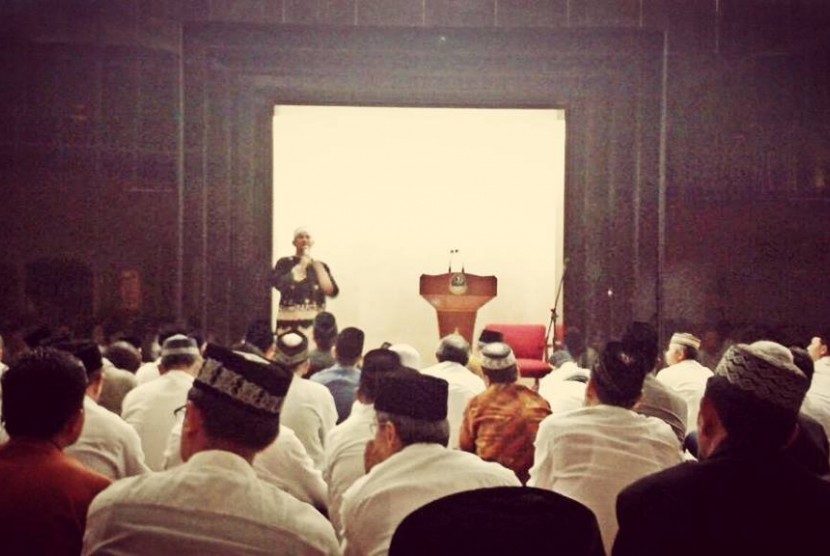 Ustaz Erick Yusuf saat berceramah di Gedung Sate, Bandung, Jawa Barat, Ahad kemarin.