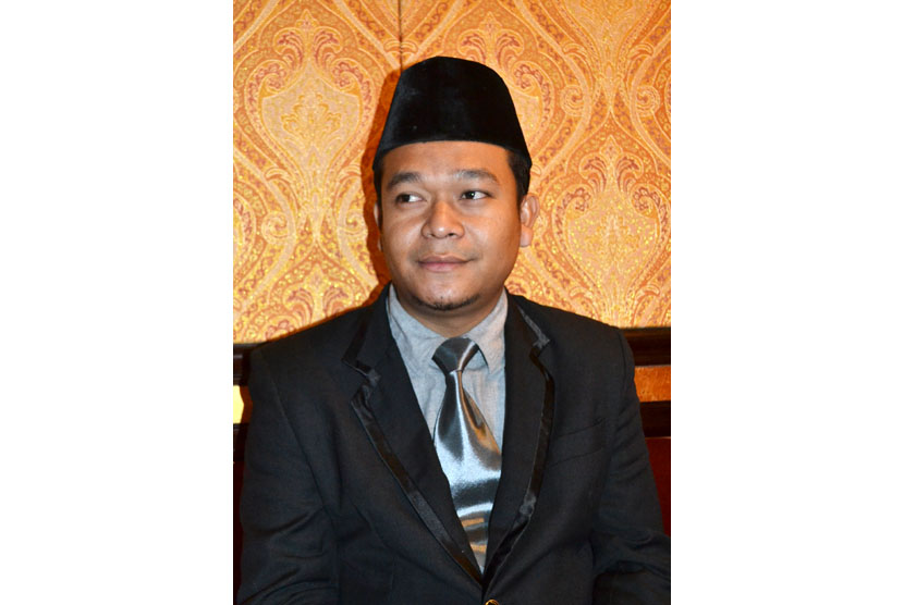 Ustaz  Ismail Marzuki, pembimbing jamaah haji khusus Maktour.