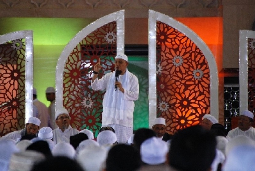 Ustaz M Arifin Ilham memberikan tausiah di Masjid Istiqlal, Jakarta Pusat, Sabtu (14/6).