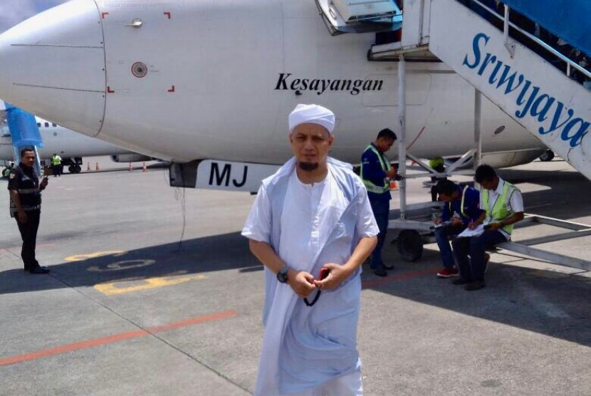 Ustaz Muhammad Arifin Ilham baru mendarat di salah satu kota tujuan dakwahnya.