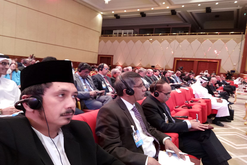 Ustaz Muhammad Zaitun Rasmin mengikuti Forum Doha.