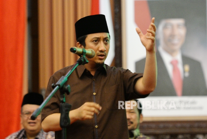 Ustaz Yusuf Mansur memberikan tausiyah pada acara Isra Miraj di Kementerian Sosial, Jakarta, Jumat (19/5).