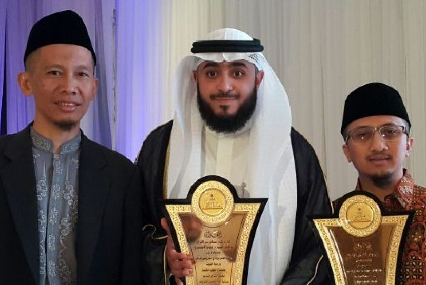 Ustaz Yusuf Mansur, pimpinan Pesantren Daarul Quran Ketapang, Tangerang, usai menerima penghargaan di makkah 