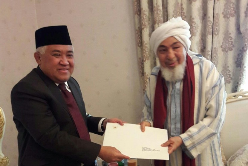 Utusan Khusus Presiden untuk Dialog dan Kerjasama Antar Agama dan Peradaban (UKP-DKAAP) Din Syamsuddin bertemu dengan ulama Uni Emirat Arab (UEA) Syaikh Dr. Abdullah bin Bayah.