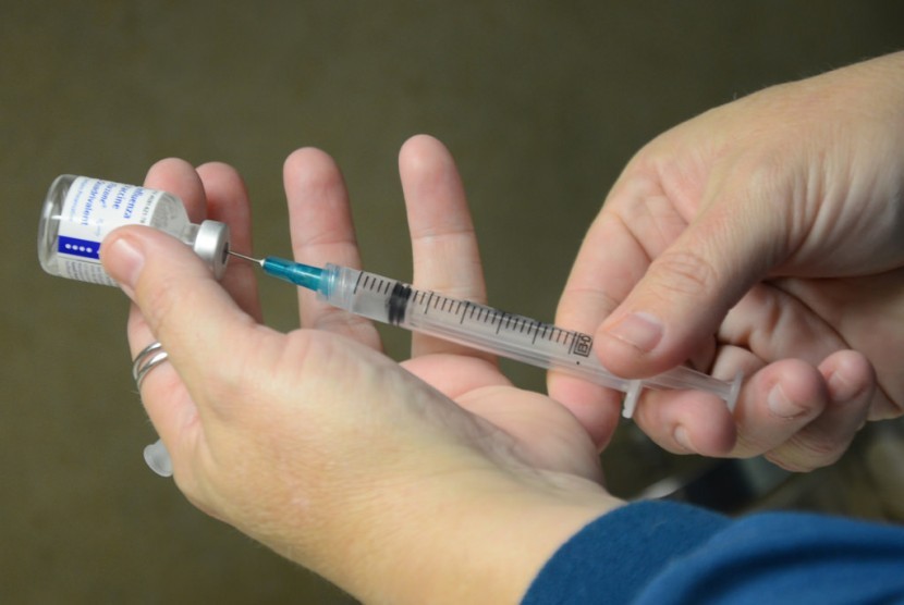 Vaksin influenza. Tiga jenis vaksin influenza saat ini adalah vaksin tidak aktif, vaksin hidup yang dilemahkan, dan rekombinan.