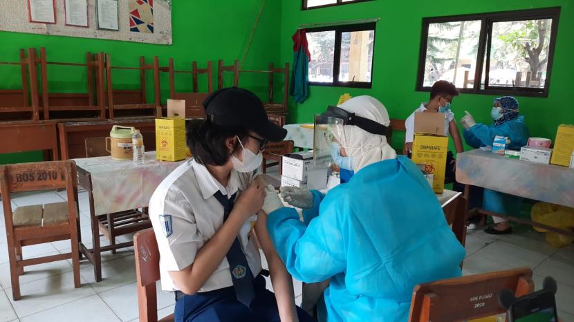 Vaksinasi anak perdana di Kota Bekasi, Rabu (4/8).