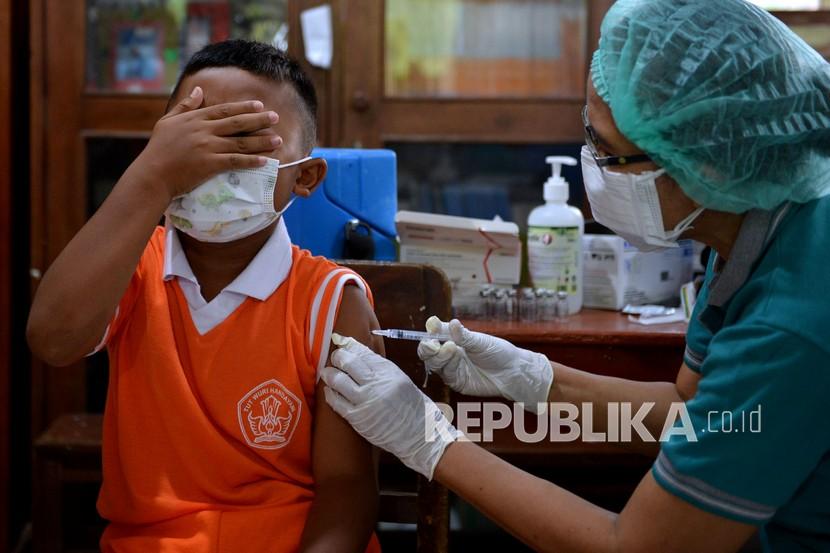 Dinas Kesehatan Provinsi Sulawesi Utara mendorong percepatan vaksinasi Covod-19 dosis lengkap untuk anak usia 6-11 tahun melalui peran sekolah dan orang tua. (ilustrasi)