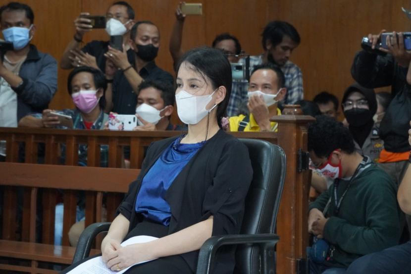 Valencya alias Nengsy Lim menjalani sidang pembacaan replik di Pengadilan Negeri Karawang, Jawa Barat (Jabar), Selasa (23/11).