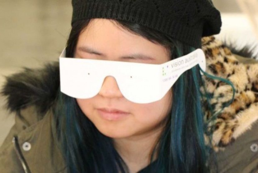 Vanessa Lam mengatakan, rasanya aneh ketika pertama kali menggunakan kacamata kebutaan untuk mengeksplorasi koleksi museum. 