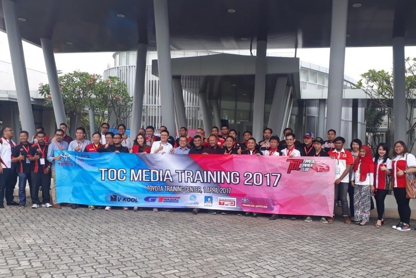 Velozity (Veloz Community) mengikuti “TOC Media Training 2017 – LET’S GO BEYOND” di Toyota Training Center, Cibitung, Bekasi, awal April 2017.