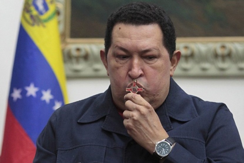 Venezuelan President Hugo Chavez says on Saturday he would undergo another cancer operation in the coming days after doctors in Cuba found a third recurrence of malignant cells in his pelvic area. (file photo)