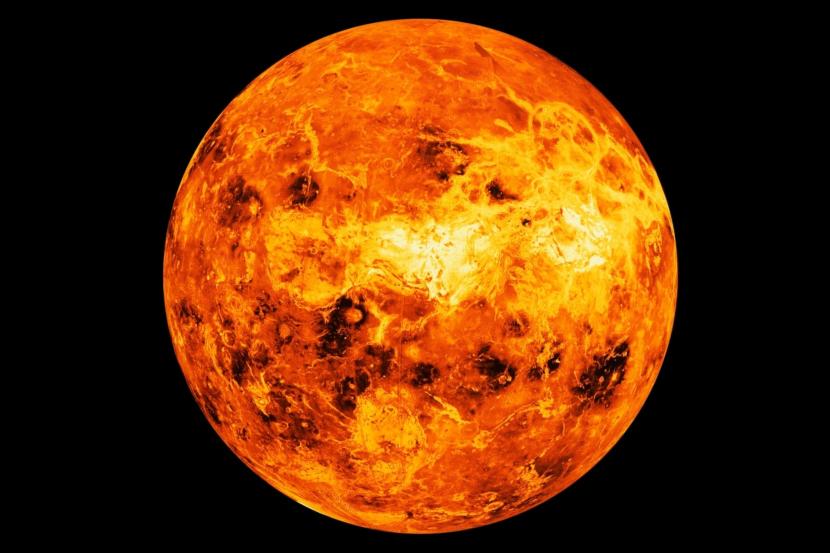 Venus merupakan planet terpanas di Tata Surya.