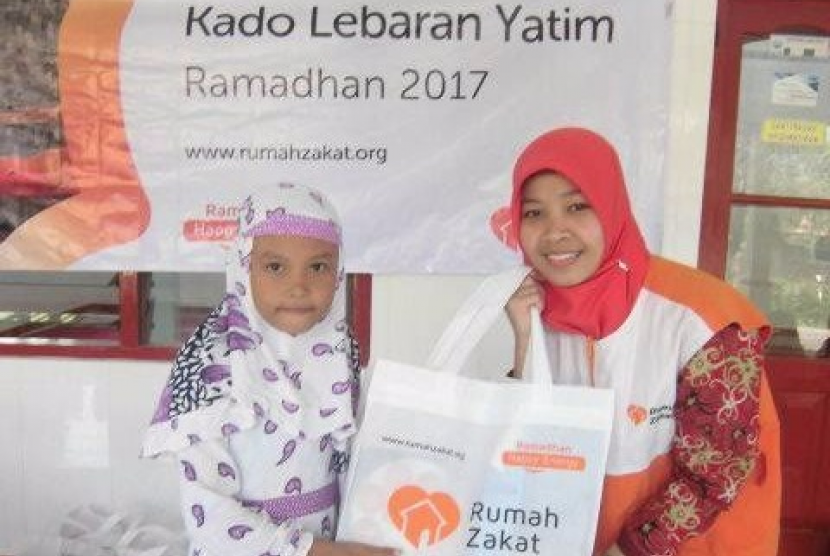 Vera mendapat Kado Lebaran Yatim dari Rumah Zakat