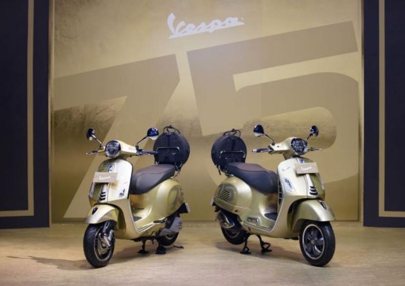 Vespa pertama diperkenalkan kepada dunia pada tahun 1946. Artinya, tahun ini skuter tersebut telah berusia 75 tahun. Oleh karena itu, Piaggio pun tengah merayakan anniversary Vespa yang ke-75.
