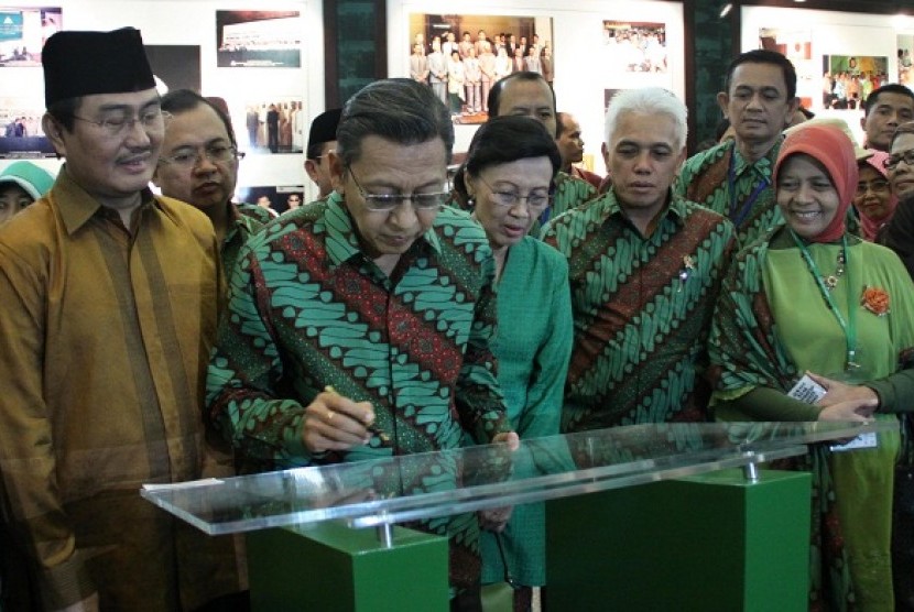 Vice President Boediono (second from left) opens National Convention (Silaknas) 2012 of ICMI in Jakarta on Tuesday. (file photo)