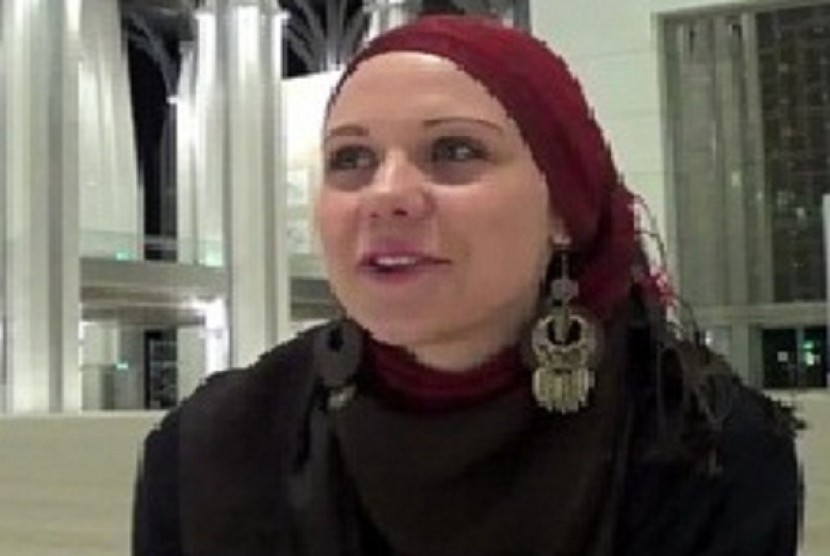 Victoria mengaku hidupnya berubah 180 derajat lebih baik ketika usai masuk Islam.