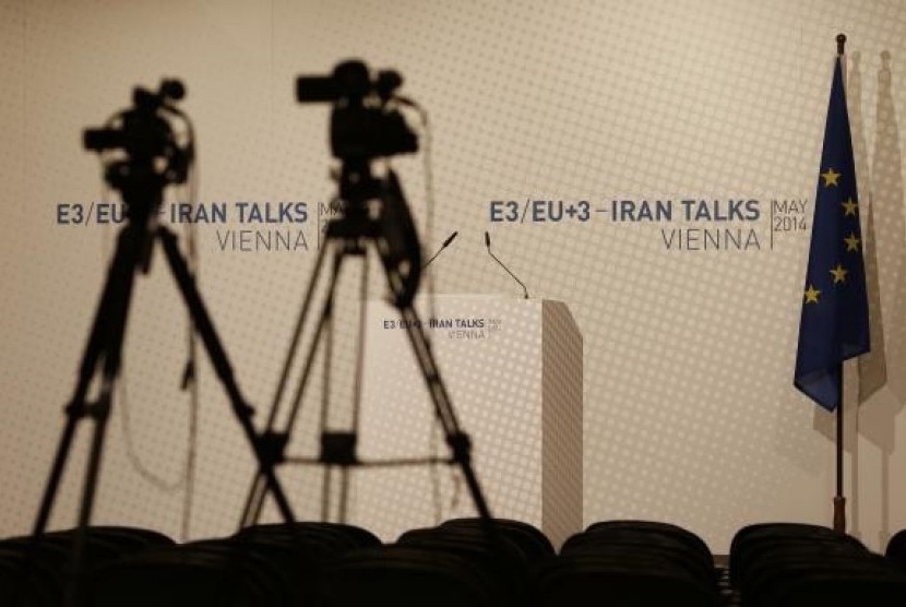 Video cameras are set up for the start of a news conference at the United Nations headquarters building (Vienna International Center) in Vienna May 14, 2014.