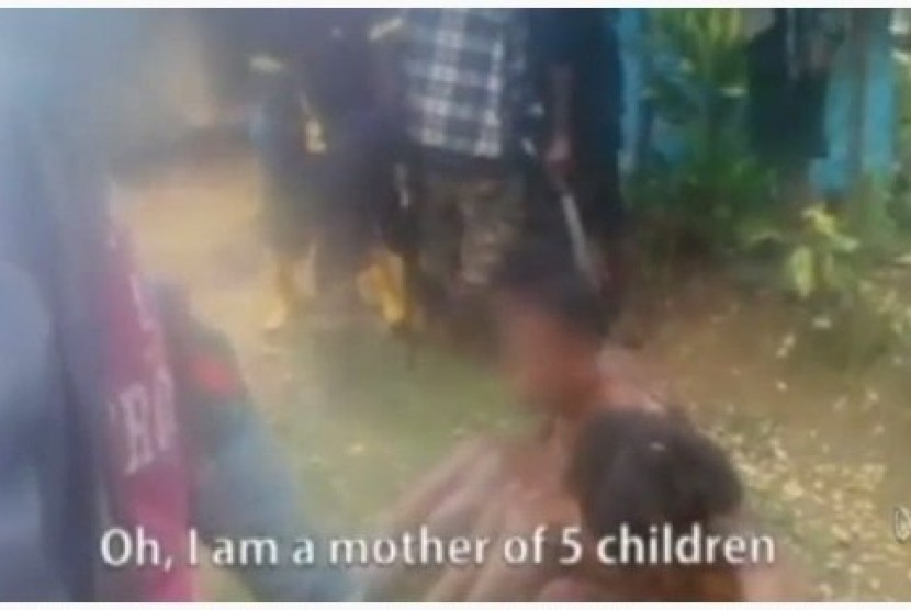 Video perempuan Papua Nugini disiksa karena dituduh melakukan sihir.