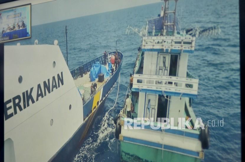 Video proses penangkapan kapal  ikan asing (KIA) ilegal. (Ilustrasi)