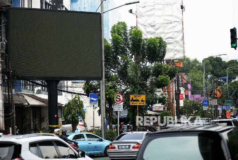 Videotron yang menampilkan konten film porno beberapa waktu lalu saat ini sudah disegel polisi, Jakarta Selatan, Senin (3/10).