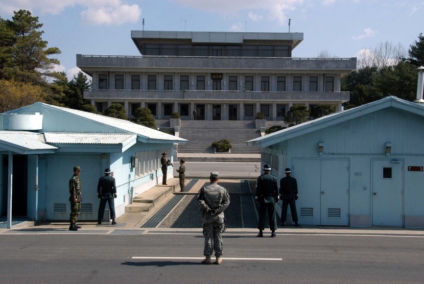 View of the North Korea from the southern side of the Joint Security Area in the border between duo Koreas (illustration)