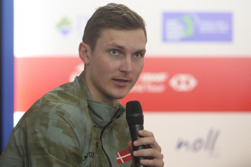 Pebulu tangkis tunggal putra Denmark, Viktor Axelsen, saat jumpa pers Indonesia Open 2022, Senin (13/6/2022).