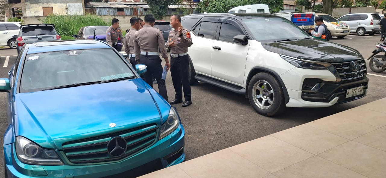 Viral adanya dua kendaraan yang menggunakan nomor polisi yang sama D 777 SAH