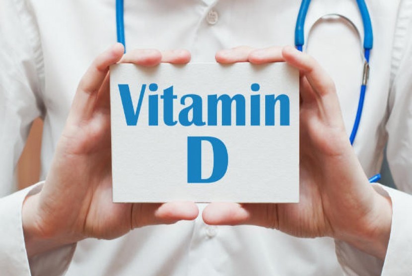 Vitamin D memainkan peran penting dalam mendukung kekebalan tubuh, baik bawaan maupun adaptif.