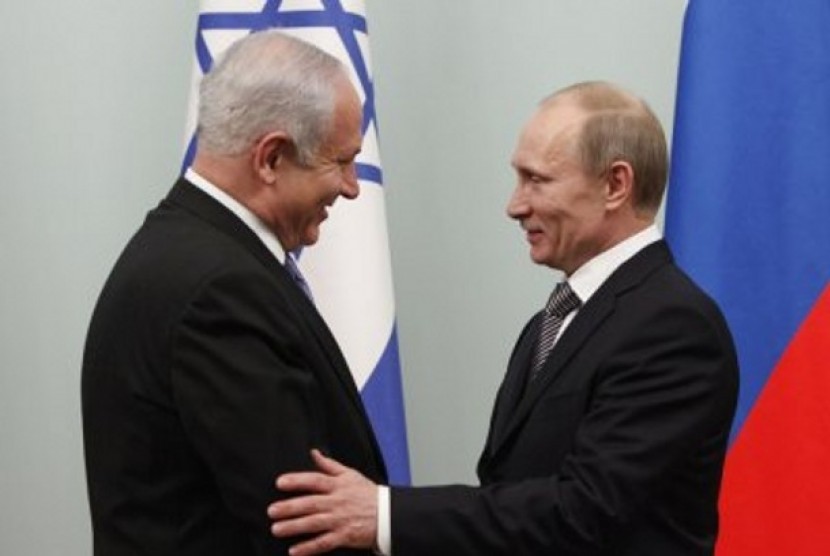 Vladimir Putin (kanan) dan Benyamin Netanyahu (kiri)