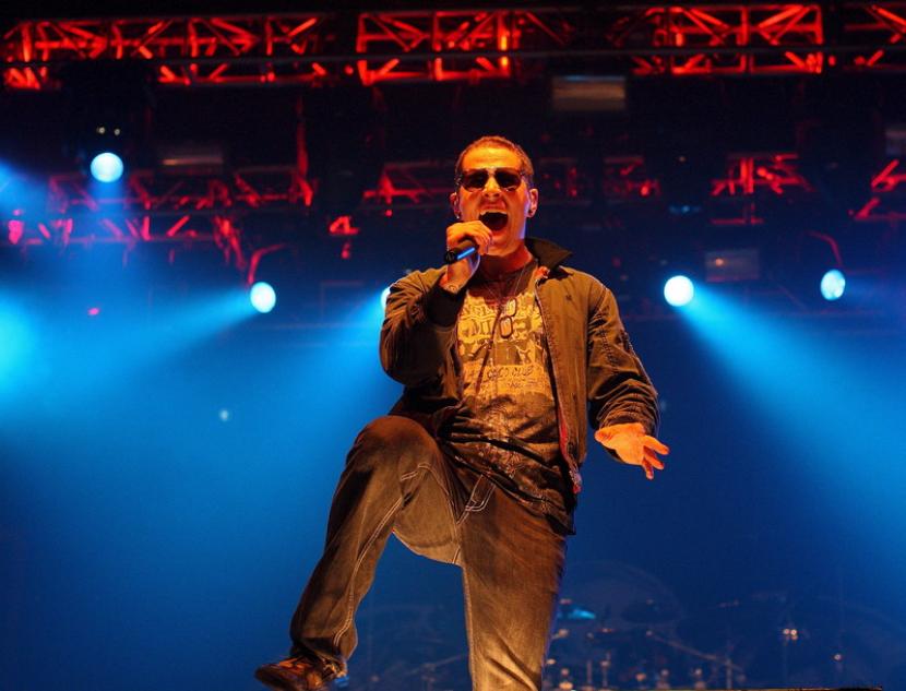 Vokalis Avenged Sevenfold, M Shadows. Band heavy metal ini akan menggelar konser di Jakarta pada 25 Mei 2024.