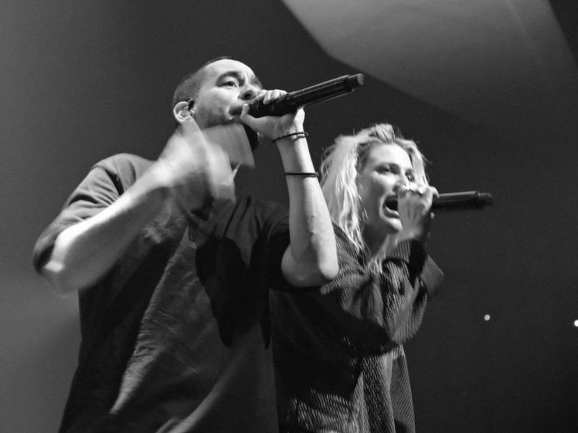 Vokalis baru Linkin Park Emily Armstrong (kanan) dan Mike Shinoda (kiri). Linkin Park akan menggelar konser di Jakarta pada 16 Februari 2024.