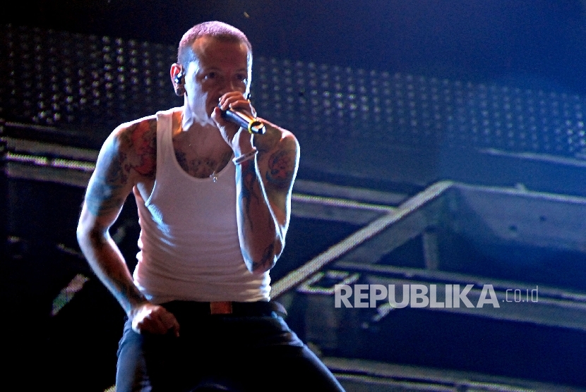 Vokalis Linkin Park, Chester Bennington. Dia menjadi salah satu artis yang memilih bunuh diri di tengah perjuangan melawan depresi.