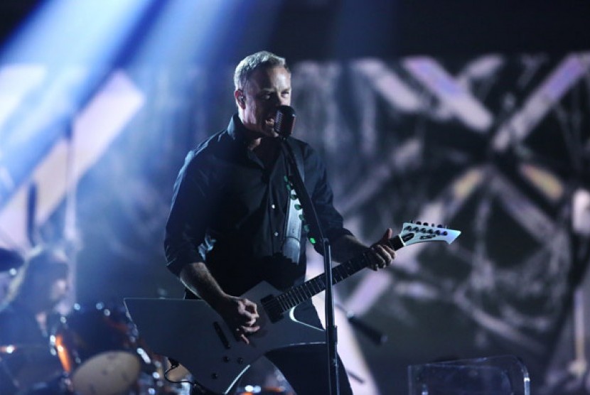 Vokalis Metallica, James Hetfield saat tampil di ajang Grammy Awards 2014