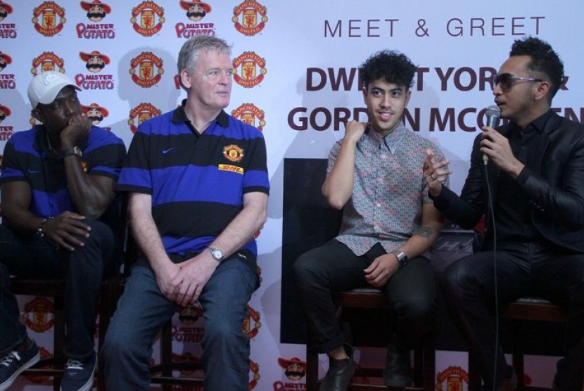 Vokalis Nidji, Giring berbincang dengan legenda MU Dwight Yorke dan Gordon McQueen