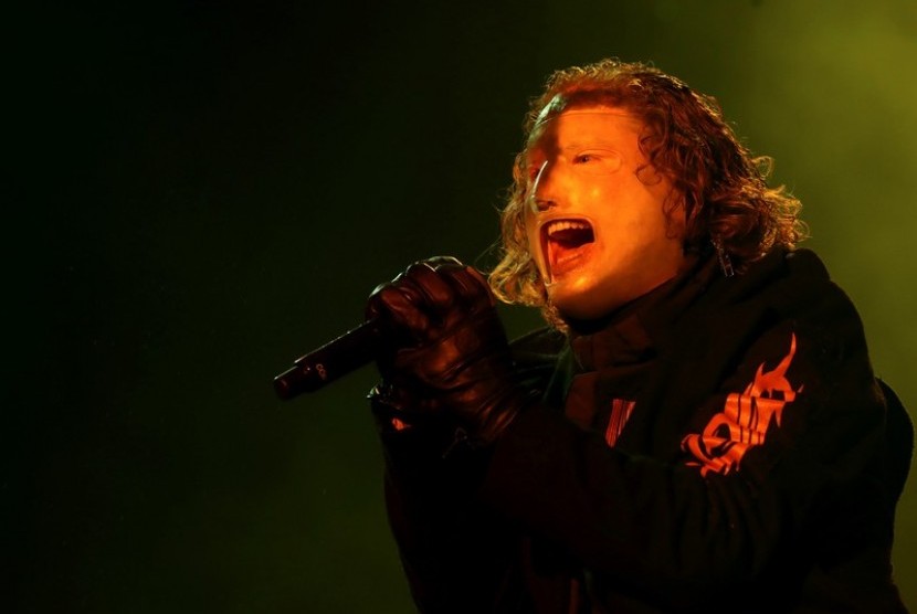 Vokalis Slipknot, Corey Taylor saat tampil di Download Festival 2019.