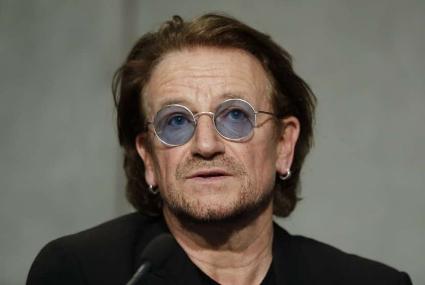 Vokalis U2 Bono merayakan ulang tahun ke-16 pada 10 Mei lalu.