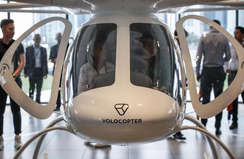 Volocopter. Perusahaan Jerman, Volocopter baru-baru ini telah menyelesaikan uji coba terbaru untuk helicopter elektrik mereka di Singapura. 