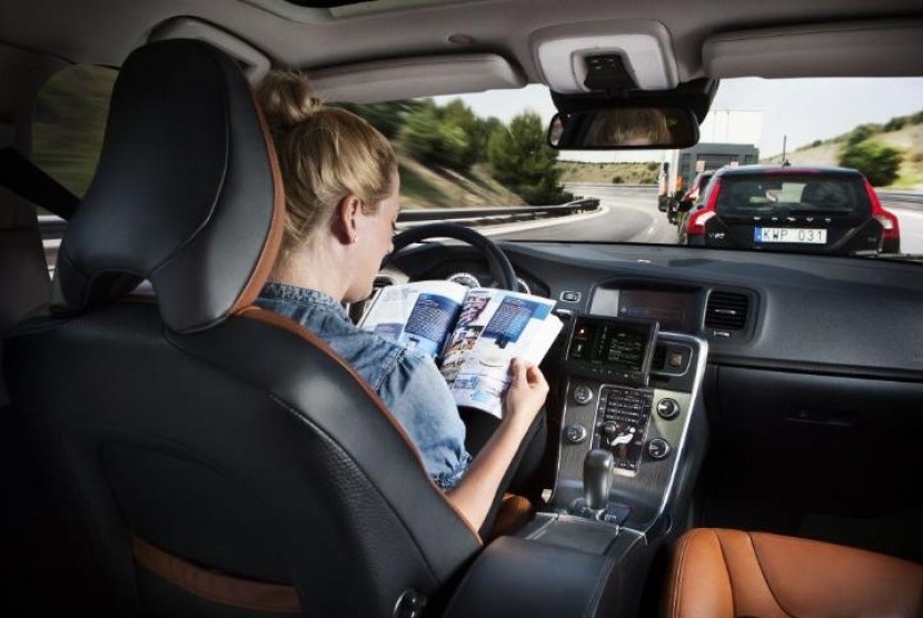 Volvo bekerja sama dengan Microsoft mengembangkan teknologi mobil masa depan.