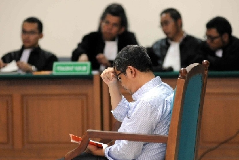 Vonis Indar Atmanto. Mantan Direktur Utama PT Indosat Mega Media (IM2) Indar Atmanto mendengarkan pembacaan vonis di Pengadilan Tindak Pidana Korupsi, Jakarta, Senin (8/7).