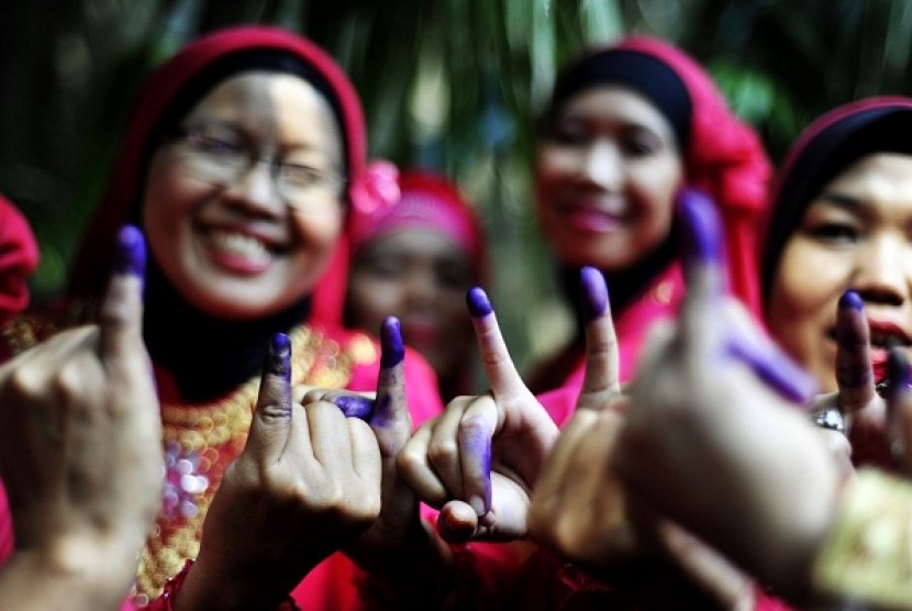 Voters show their tinted fingers after voting fo Jakarta elections in South Jakarta on Wednesday.  